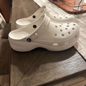 Size 11 women’s platform crocs white